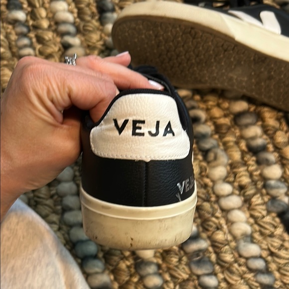 Veja women’s campo Black and White leather Sneakers - Picture 4 of 5